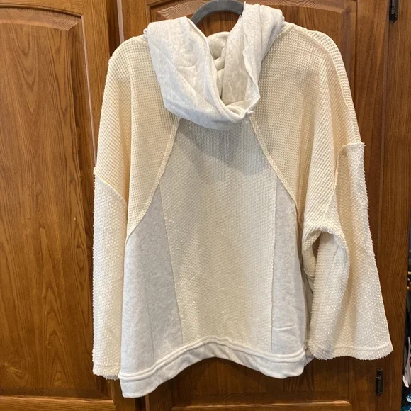 FINAL PRICE DROP POL NWOT Cream and Gray cowl neck Hoodie size small - Picture 5 of 5